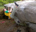 Ludovic Gu�rin in Les Gros Knee Bars (DG) (Roche aux Sabots Sud)